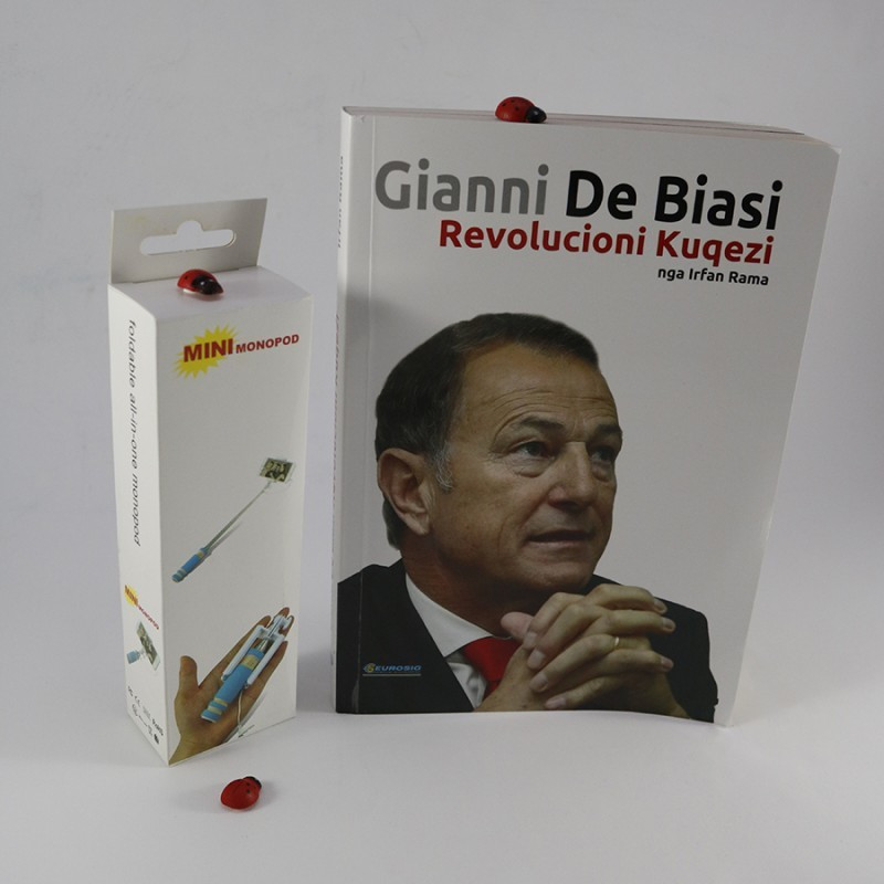 Set, libri Gianni De Biasi dhe shkop selfie